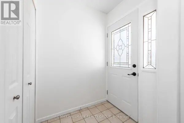 20 MULVAGH AVENUE, Ottawa, ON K2E6M6