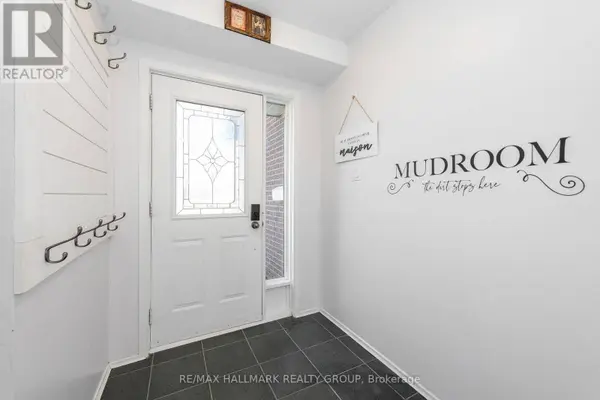 6382 ST. LOUIS DRIVE, Ottawa, ON K1C2Y1