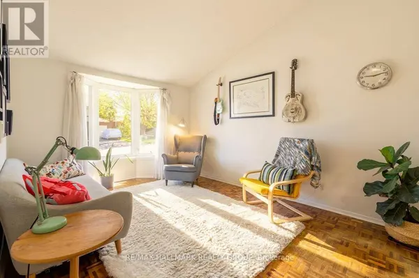 19 BERNIER TERRACE, Ottawa, ON K2L2V1