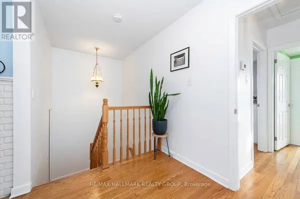 20 MULVAGH AVENUE, Ottawa, ON K2E6M6