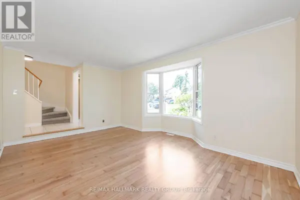 34 STARLING CRESCENT, Ottawa, ON K2J2L9