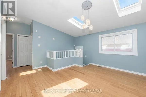 2223 HALIFAX DRIVE, Ottawa, ON K1G2W4