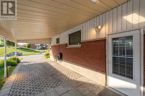 2223 HALIFAX DRIVE, Ottawa, ON K1G2W4