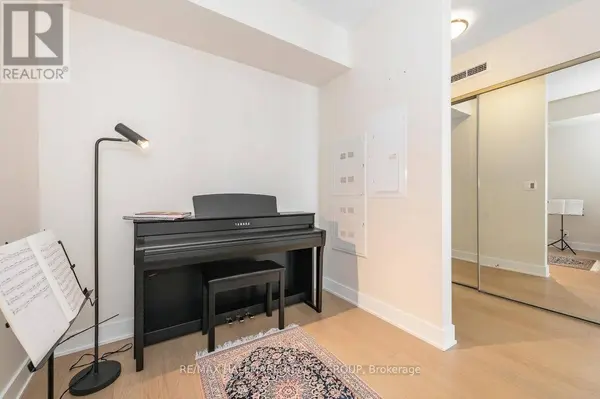 485 Richmond RD #1004, Ottawa, ON K2A3W9