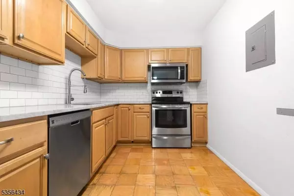 74 E Maple St, Teaneck Twp., NJ 07666