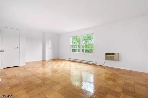 74 E Maple St, Teaneck Twp., NJ 07666