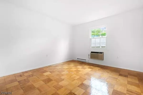 74 E Maple St, Teaneck Twp., NJ 07666