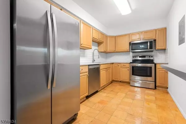 74 E Maple St, Teaneck Twp., NJ 07666