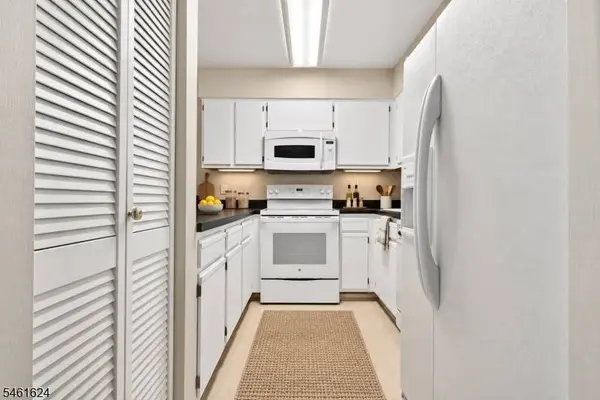 19 Plauderville Ave #208, Garfield City, NJ 07026