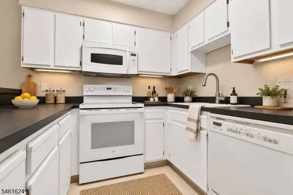 19 Plauderville Ave #208, Garfield City, NJ 07026