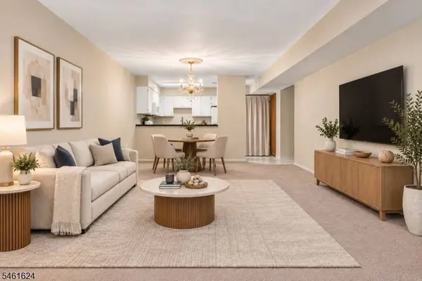 19 Plauderville Ave #208