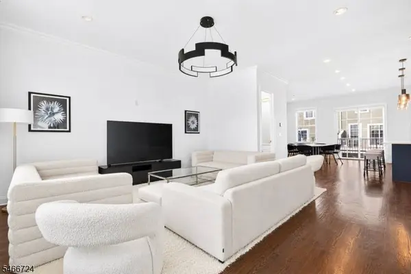 18 Parkside Ln, Teaneck Twp., NJ 07666