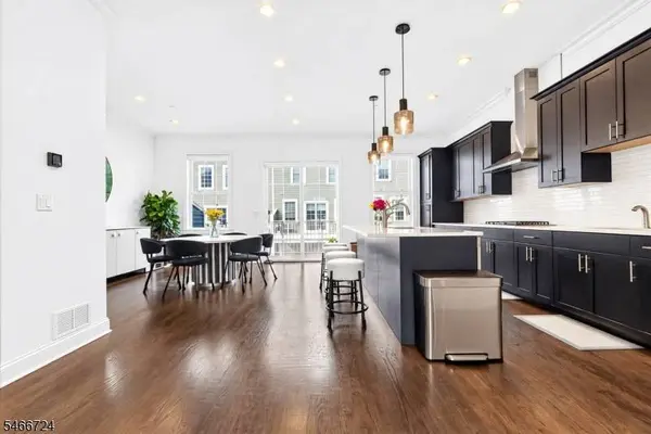 18 Parkside Ln, Teaneck Twp., NJ 07666