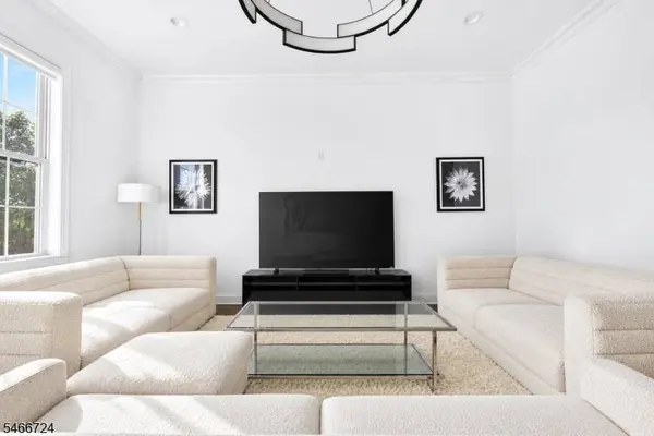 18 Parkside Ln, Teaneck Twp., NJ 07666