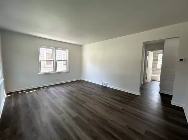 5313 N 44th St, Milwaukee, WI 53218