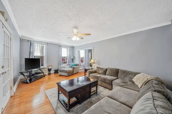 18832 114th DR, Saint Albans, NY 11412