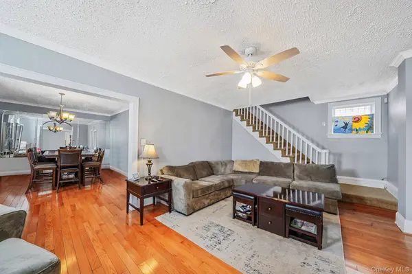 18832 114th DR, Saint Albans, NY 11412