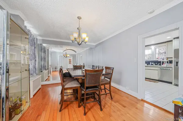 18832 114th DR, Saint Albans, NY 11412