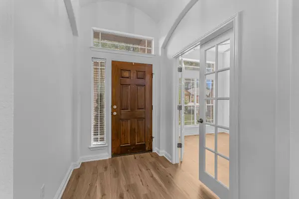 551 Middle CRK, Buda, TX 78610