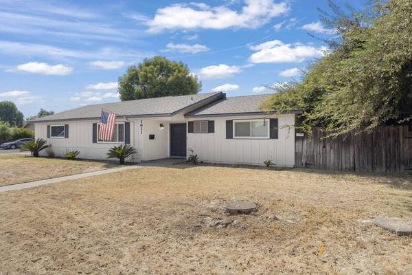 1611 S Giddings Street, Visalia, CA 93277