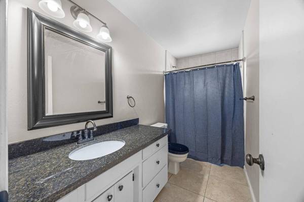 1611 S Giddings Street, Visalia, CA 93277