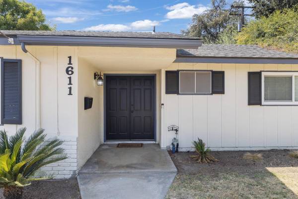 1611 S Giddings Street, Visalia, CA 93277