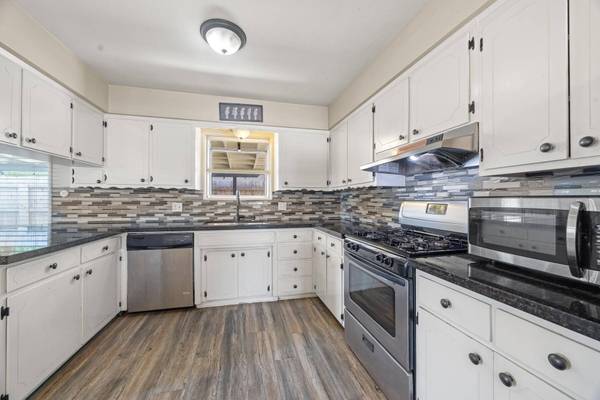 1611 S Giddings Street, Visalia, CA 93277