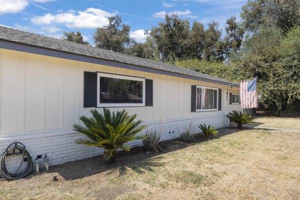 1611 S Giddings Street, Visalia, CA 93277