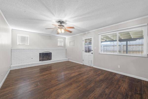 1611 S Giddings Street, Visalia, CA 93277