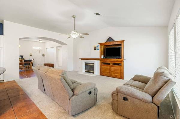 916 W Windsor Drive, Hanford, CA 93230