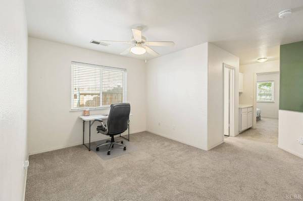 916 W Windsor Drive, Hanford, CA 93230