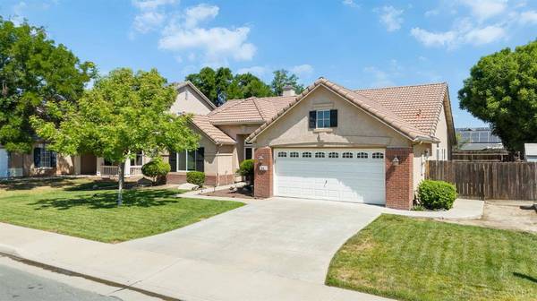 916 W Windsor Drive, Hanford, CA 93230