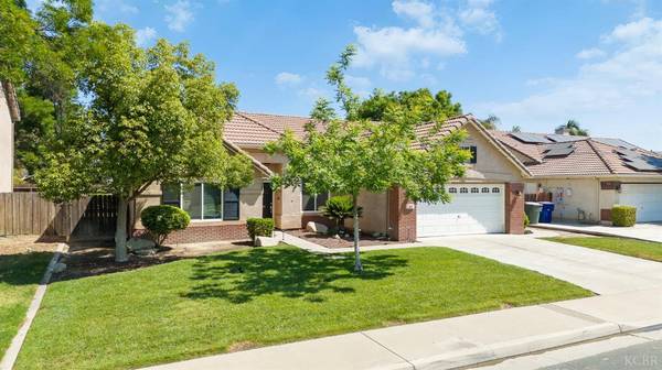 916 W Windsor Drive, Hanford, CA 93230