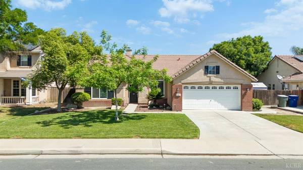 916 W Windsor Drive, Hanford, CA 93230