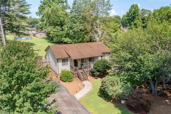 617 Alan DR, Yadkinville, NC 27055