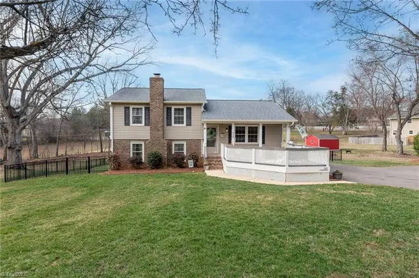 110 Summerglen DR, Lewisville, NC 27023