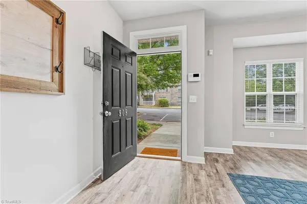 908 Windcastle LN, Winston-salem, NC 27105