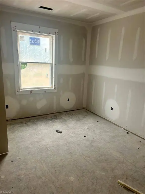 1013 Blue Dan LN, Yadkinville, NC 27055