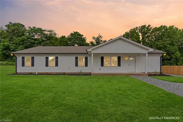 1013 Blue Dan LN, Yadkinville, NC 27055