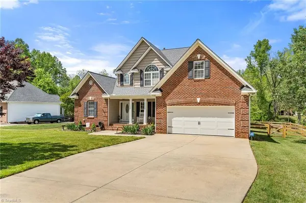 7084 Bridgewood RD, Clemmons, NC 27012