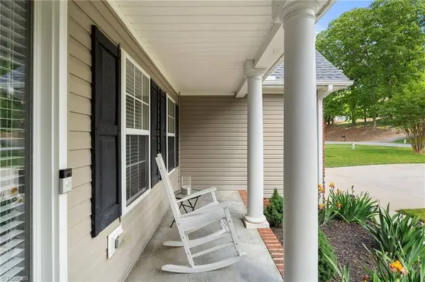 7084 Bridgewood RD, Clemmons, NC 27012