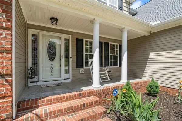 7084 Bridgewood RD, Clemmons, NC 27012