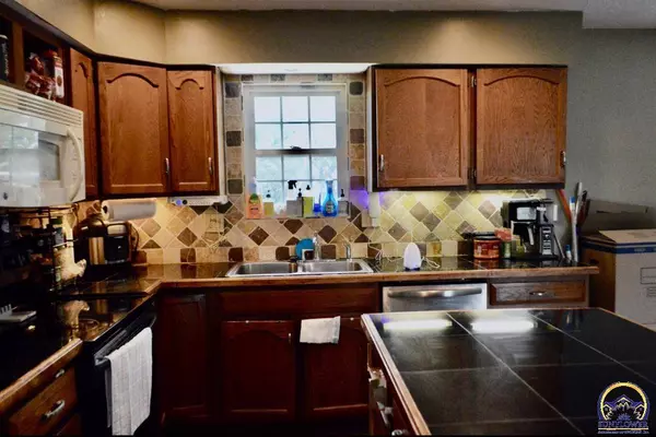 3848 SE 23rd TER, Topeka, KS 66605