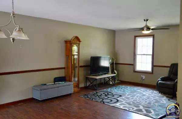 3848 SE 23rd TER, Topeka, KS 66605