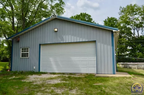 3848 SE 23rd TER, Topeka, KS 66605