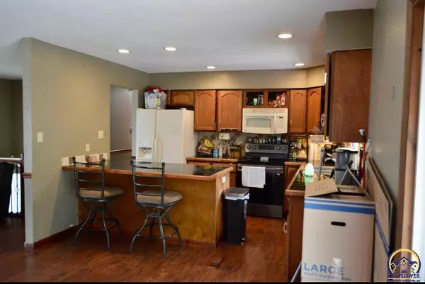 3848 SE 23rd TER, Topeka, KS 66605