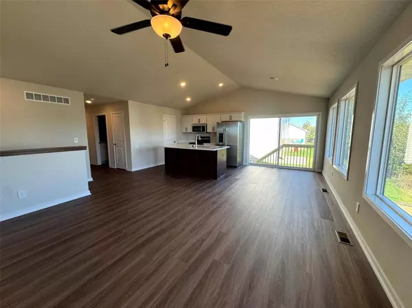 450 Commons Drive, Carlisle, IA 50047