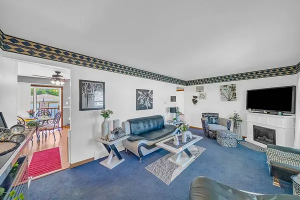 2425 E 42nd Street, Des Moines, IA 50317