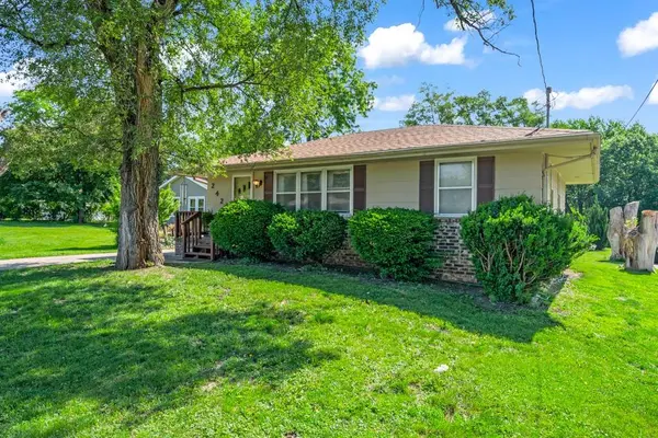 2425 E 42nd Street, Des Moines, IA 50317