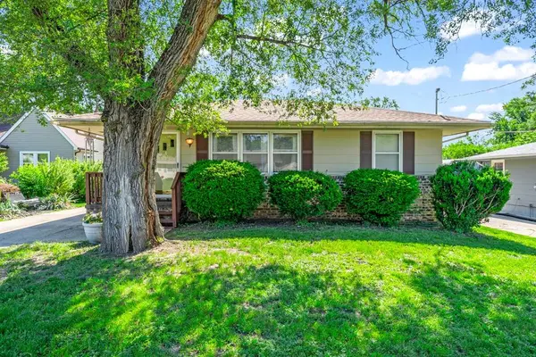 2425 E 42nd Street, Des Moines, IA 50317